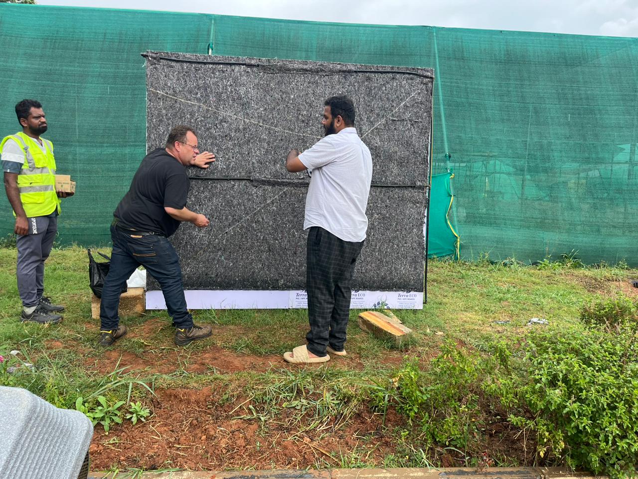 Plaza seating pockets